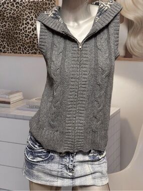 Garage Vintage Y2K Cable-Knit Sleeveless Hoodie Sweater